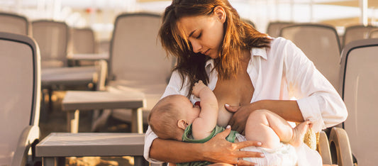 mom breastfeeding in public