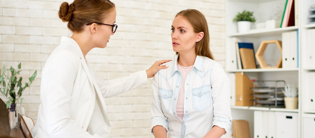 doctor talking to woman about IUI